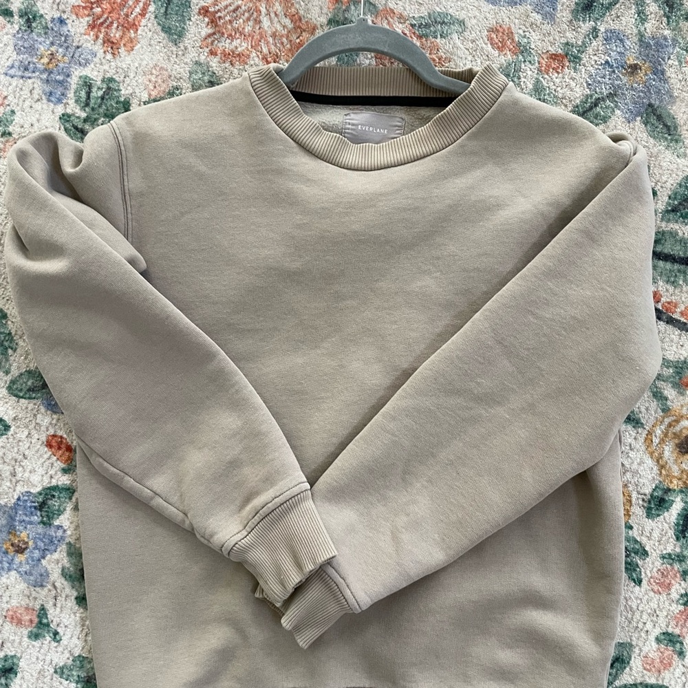 Everlane Beige Sweatshirt. Good condition. Size XS